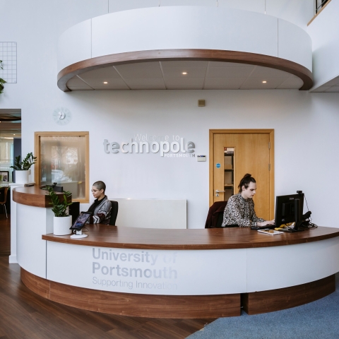 hot desk room