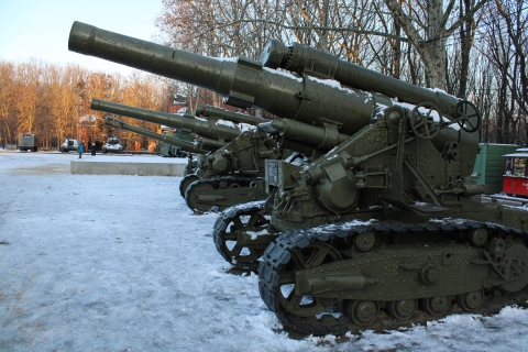 Tanks in snow - Photo by Nadiia Ganzhyi on Unsplash