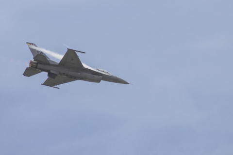 Picture of an F-16 fighter flight in sky
