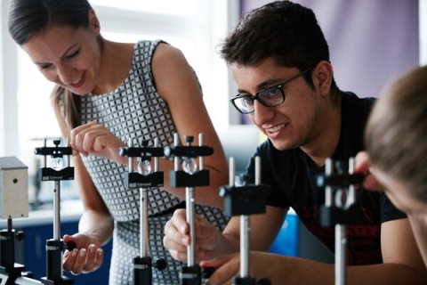 Students setting up lenses in optics lab